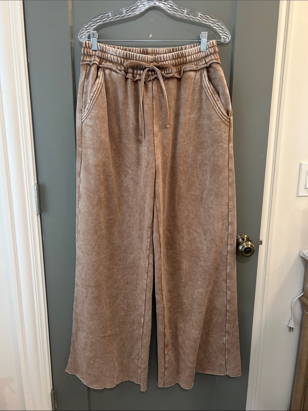 Zenana Outfitters Wide-Leg Drawstring Track Pants in deep camel size large New